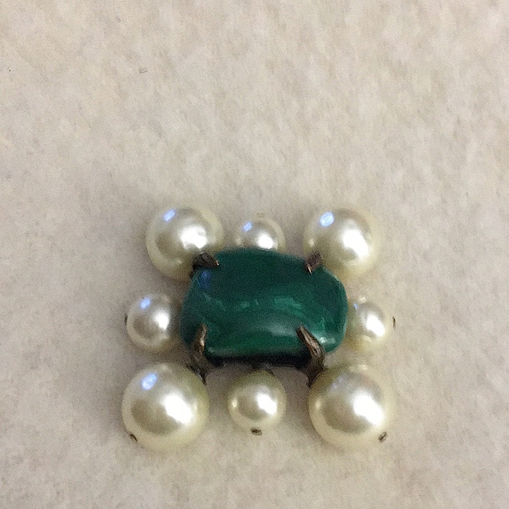 CHANEL-Authentic CHANEL brooch-gorgeous & unique..